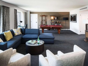 The Logan Philadelphia, Curio Collection by Hilton