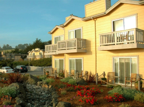 Pelican Inn & Suites
