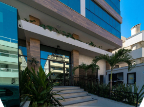 Lindo Apartamento com 2 suítes e piscina em Bombas 705