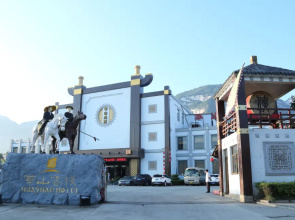 Huashan Hotel(Hotel Theme of chivalrous culture)