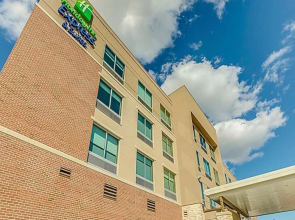 Holiday Inn Express & Suites Cedar Springs – Grand Rapids N by IHG