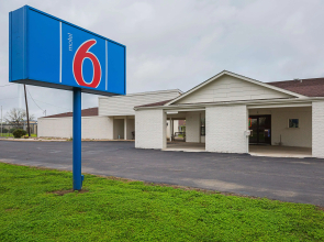 Motel 6 Madisonville, TX