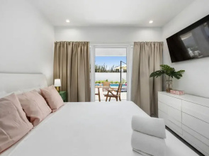 Newly Built Private Pool 3BR Parking Wi-fi