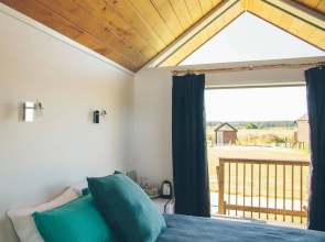 Appleby House & Rabbit Island Huts
