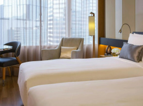 Renaissance Hong Kong Harbour View Hotel