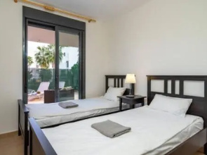2BR poolfront family apartment WIFI and Near beach