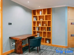 Qingmu Selected Hotel (Ma'anshan East Station Golden Eagle International Branch)