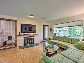 Riverfront Retreat ~ 4 Mi to Downtown Milwaukee!