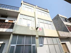 OYO 10463 Hotel Paras