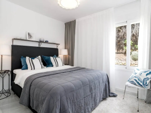 IVY- Fantastic 3 bedroom apt with private garden