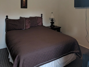 Colonial Inn