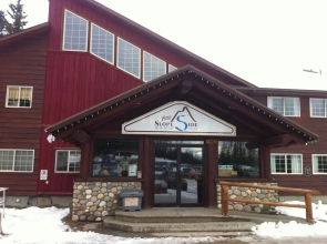 Fernie Slopeside Lodge
