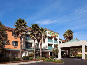 Courtyard by Marriott Oakland Airport