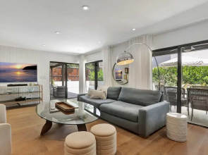 Ocean Breeze Villa 3 Bdr, Pool