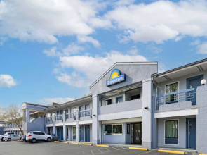 Days Inn by Wyndham Raleigh Glenwood-Crabtree