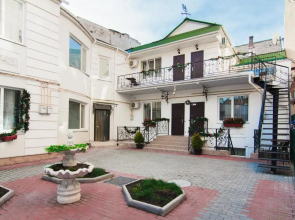 Cozy Apartment on Alexandrovskiy Avenue