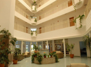 Maistrali Hotel Apartments & Bungalows