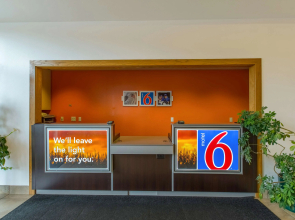 Motel 6 Baraboo, WI - Lake Delton
