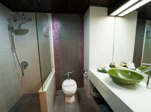 Pinnacle Lumpinee Park Hotel