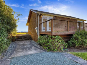 Cozy Whidbey Island Stay Steps on the Beach Fireplace, Bbq, Near Trails