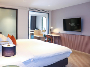 The Quart Ruamrudee by UHG