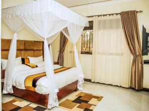 2 Bed - Sleeps 4 - Parking - 20 min to Airport