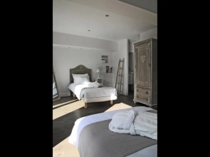 La Dependance by Cocoonr