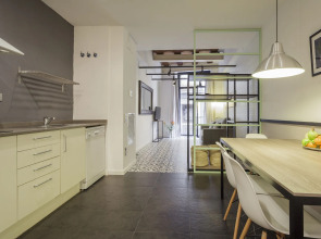 Liceu Apartments by gaiarooms