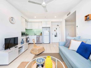 Bright 2 Bedroom Seafoam Apartment