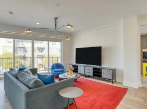 The Carter 201 by Avantstay 4BR Balcony