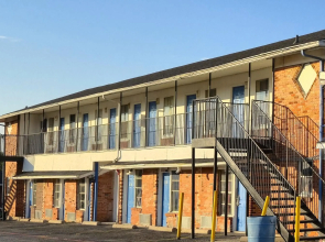 Cole Manor Motel By Oyo Love Field Market Center