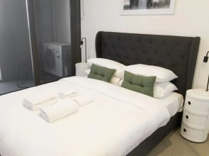 Central 1 Bedroom Apartment Close To CBD And Riverside