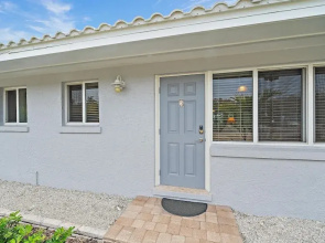 Las Hermanas 3 1 Bedroom Condo by RedAwning