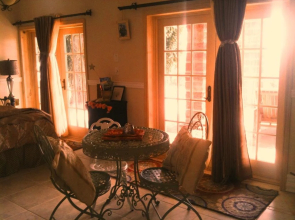 Cayuga Lake Front Inn & VineYard Villa's
