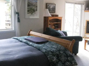 Avens ReNaissance B&B