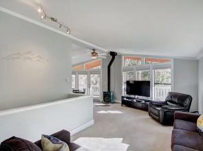 Ski Hill 3 Bedroom Home by Redawning