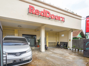 RedDoorz Syariah near Exit Toll Ciawi
