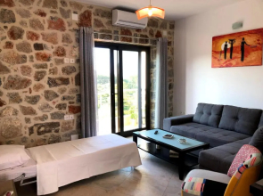 Oikia Stone House in seaside Kalo Chorio