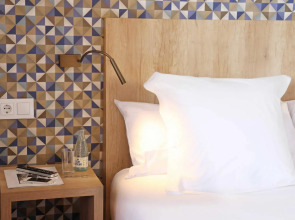 Chic & Basic Velvet Hotel