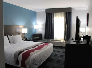 Best Western Medical Center North Inn & Suites Near Six Flags