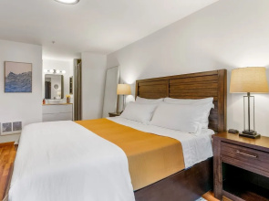08 Lodge 1 Bedroom Condo by RedAwning