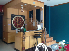 Beehive Magenta Patong Hostel