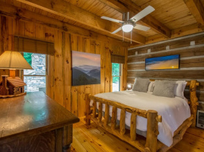 Epic 1BR Cabin w Outdoor Fireplace 5 Min to Town