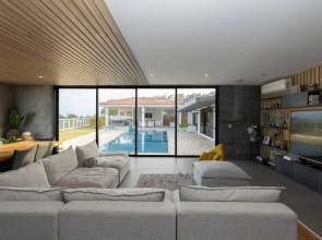 The Wow House by Acomodo