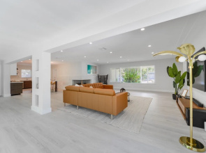 Amazing renovated home close to the Bay