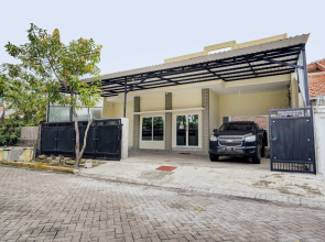 OYO 90173 Innapp Tenggilis Family Residence