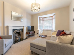 Large Home near city centre, UOB & QE hospital