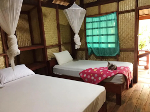 Hutyee Boat Bungalow