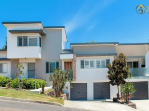 Luxury in Corlette - 4 Drungall Ave
