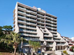 Border Terrace Unit 13 - Large apartment walk to beaches and clubs